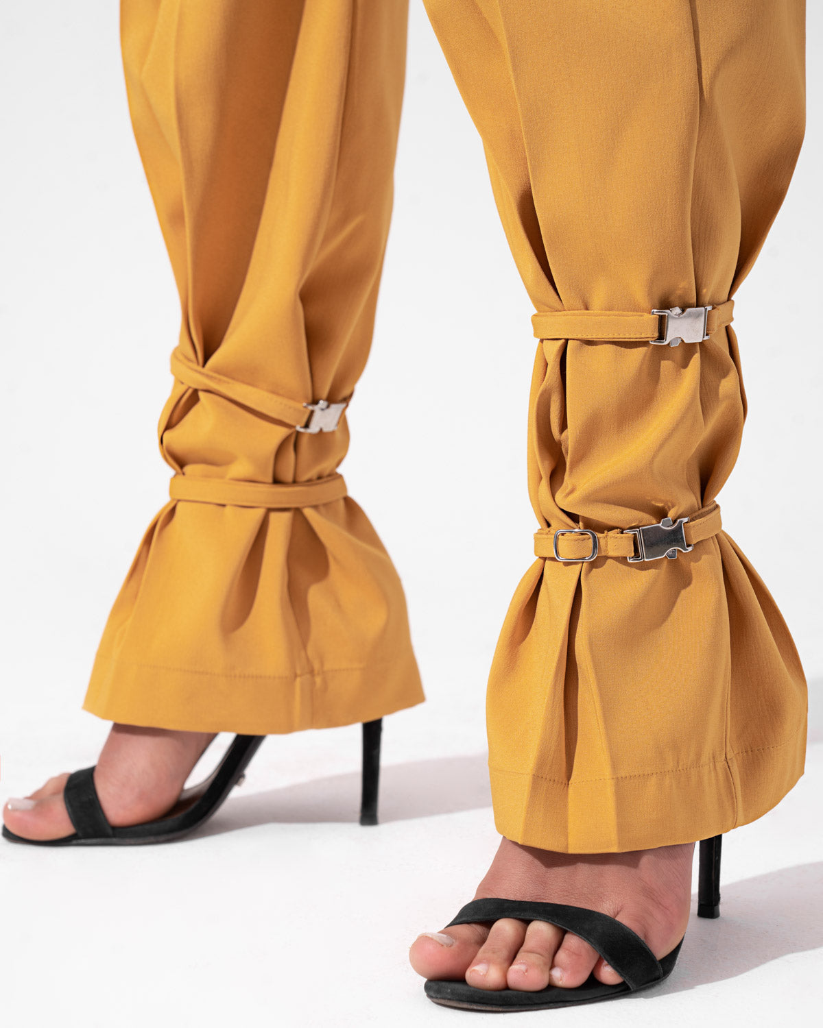 Calça Alfaiataria com Amarrações