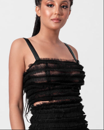 Top de tule com aplicações